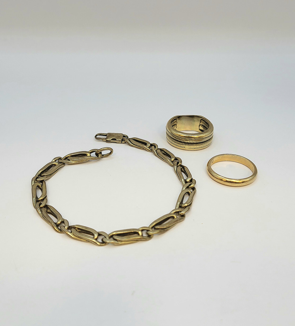 Bracciale e due anelli oro
