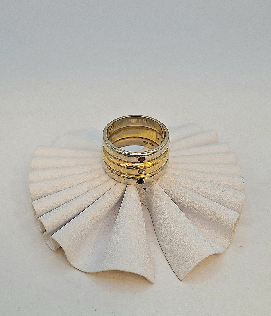 Anello oro pietre