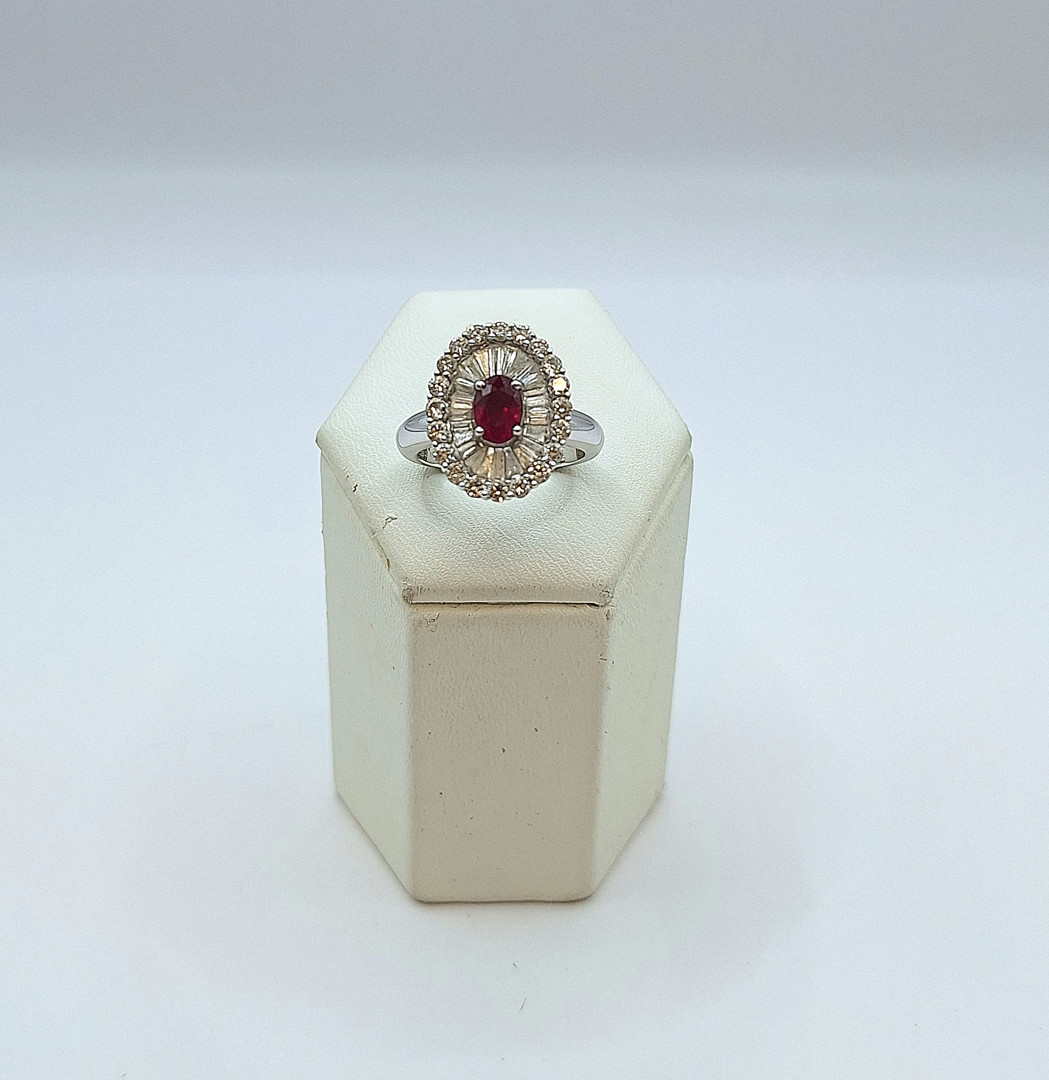 Anello oro pietra diamanti