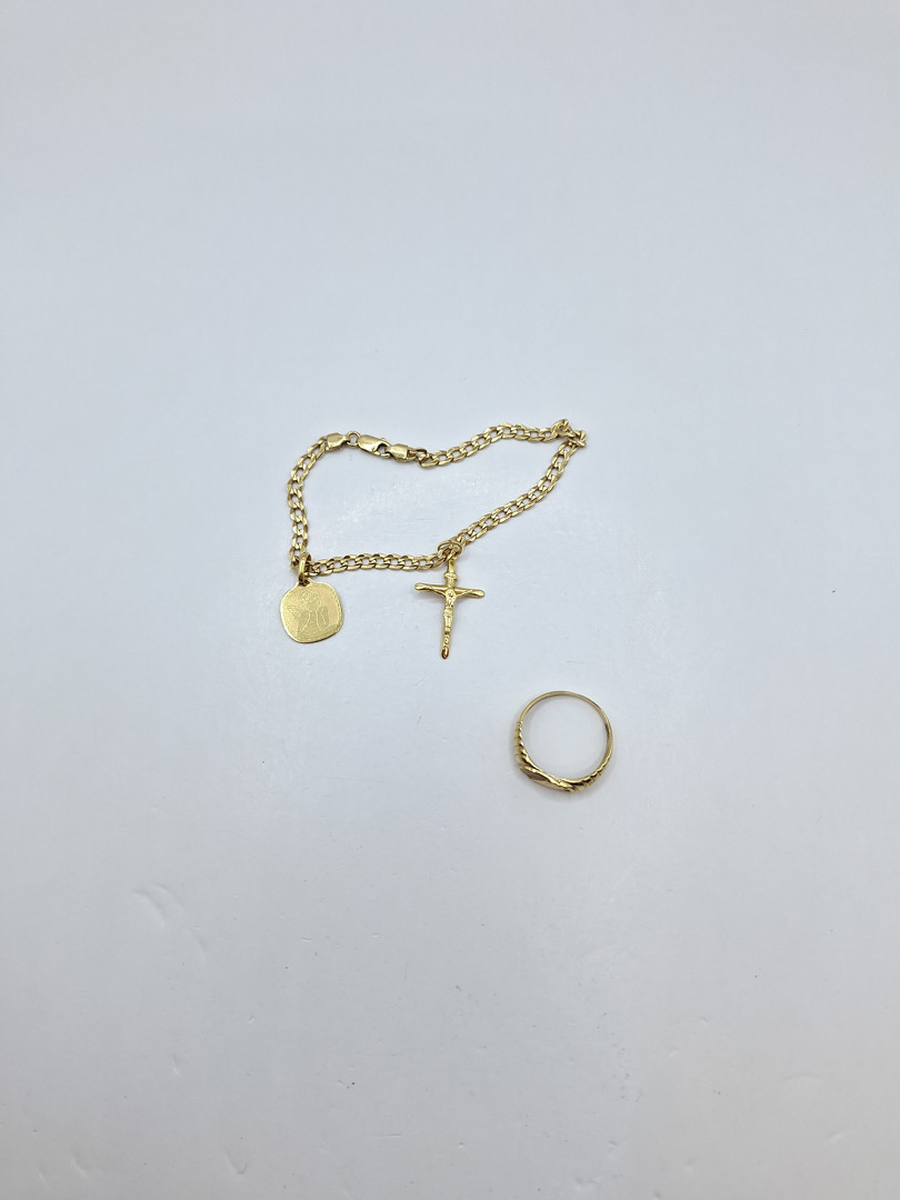 Bracciale ciondoli e anello oro pietra 
