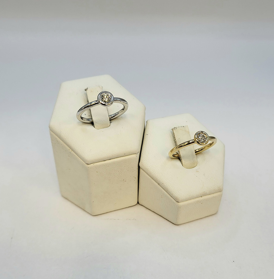 Due anelli oro diamanti