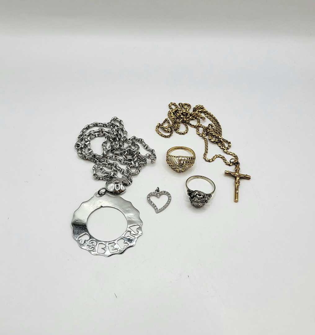 Vari oggetti oro pietre diamantini