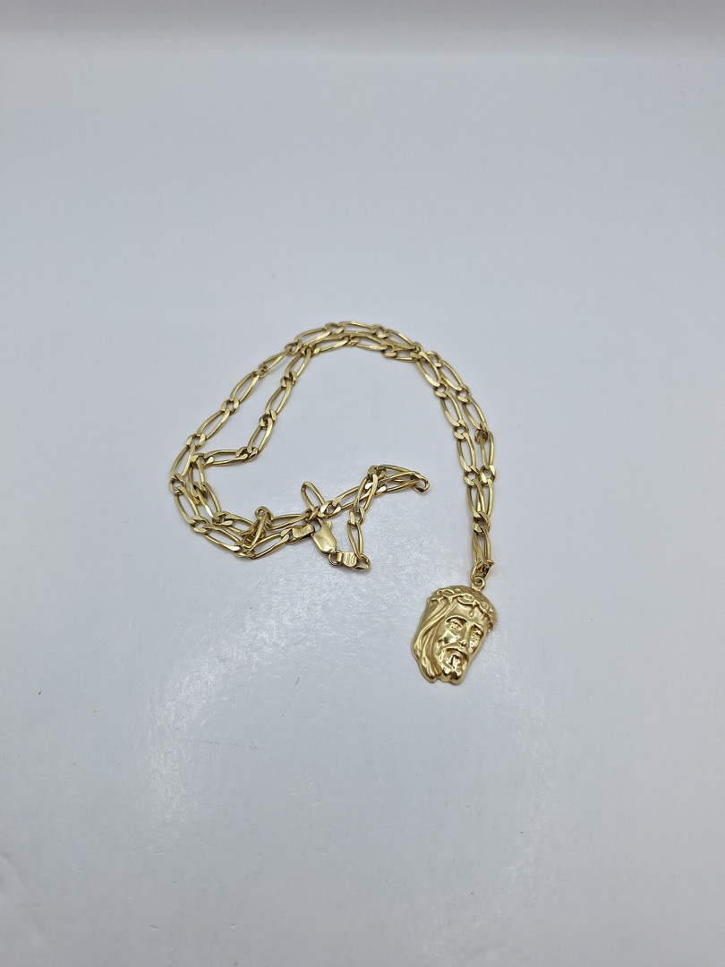 Collana e ciondolo in oro 