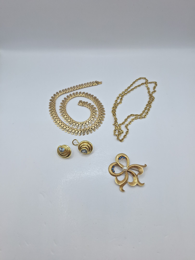 Vari oggetti in oro