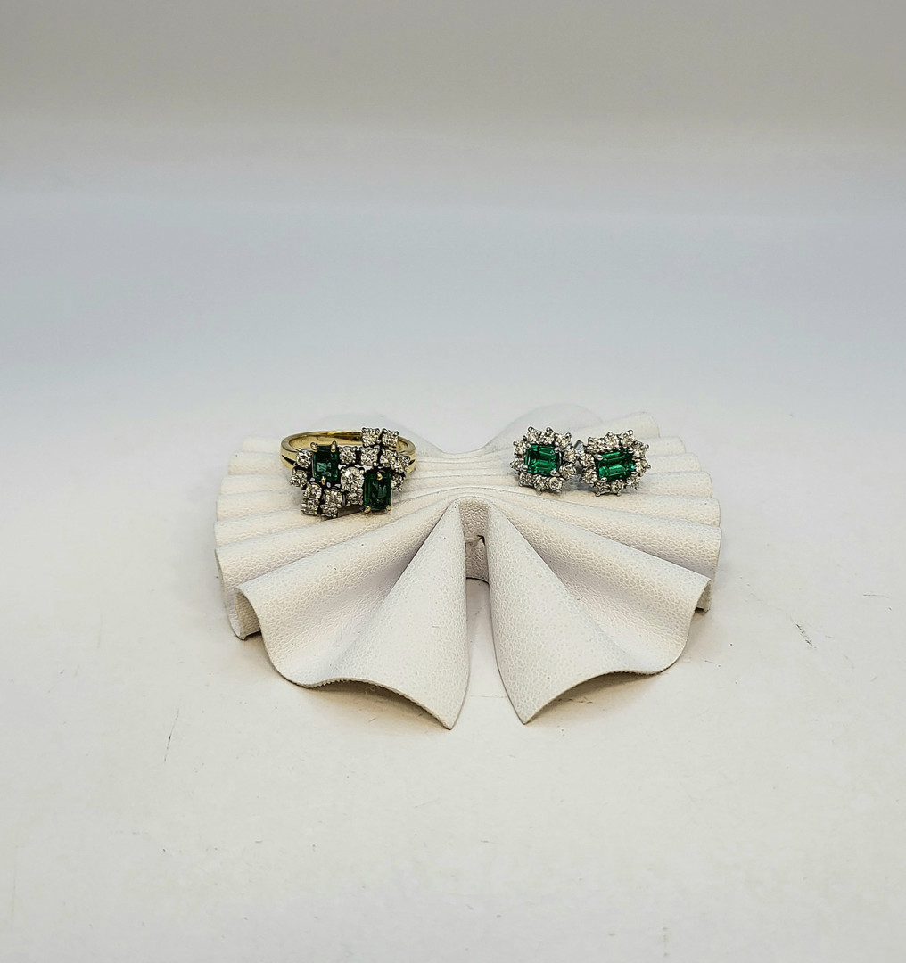 Anello e paio orecchini oro pietre diamanti