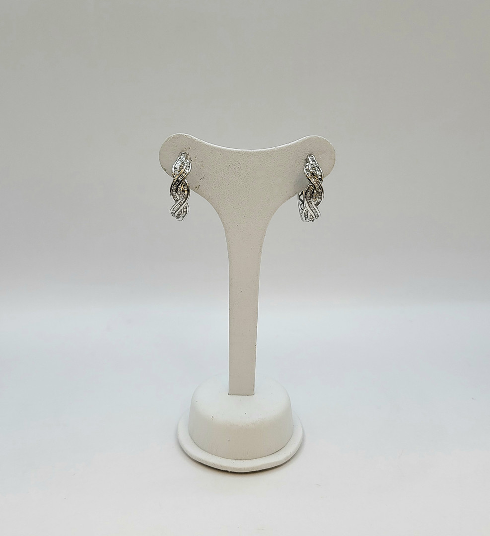 Paio orecchini oro diamantini