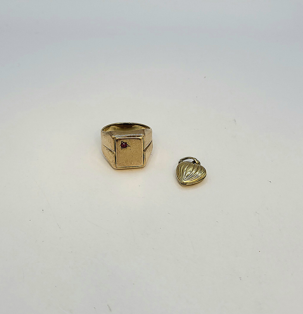 Ciondolo e anello oro pietra 