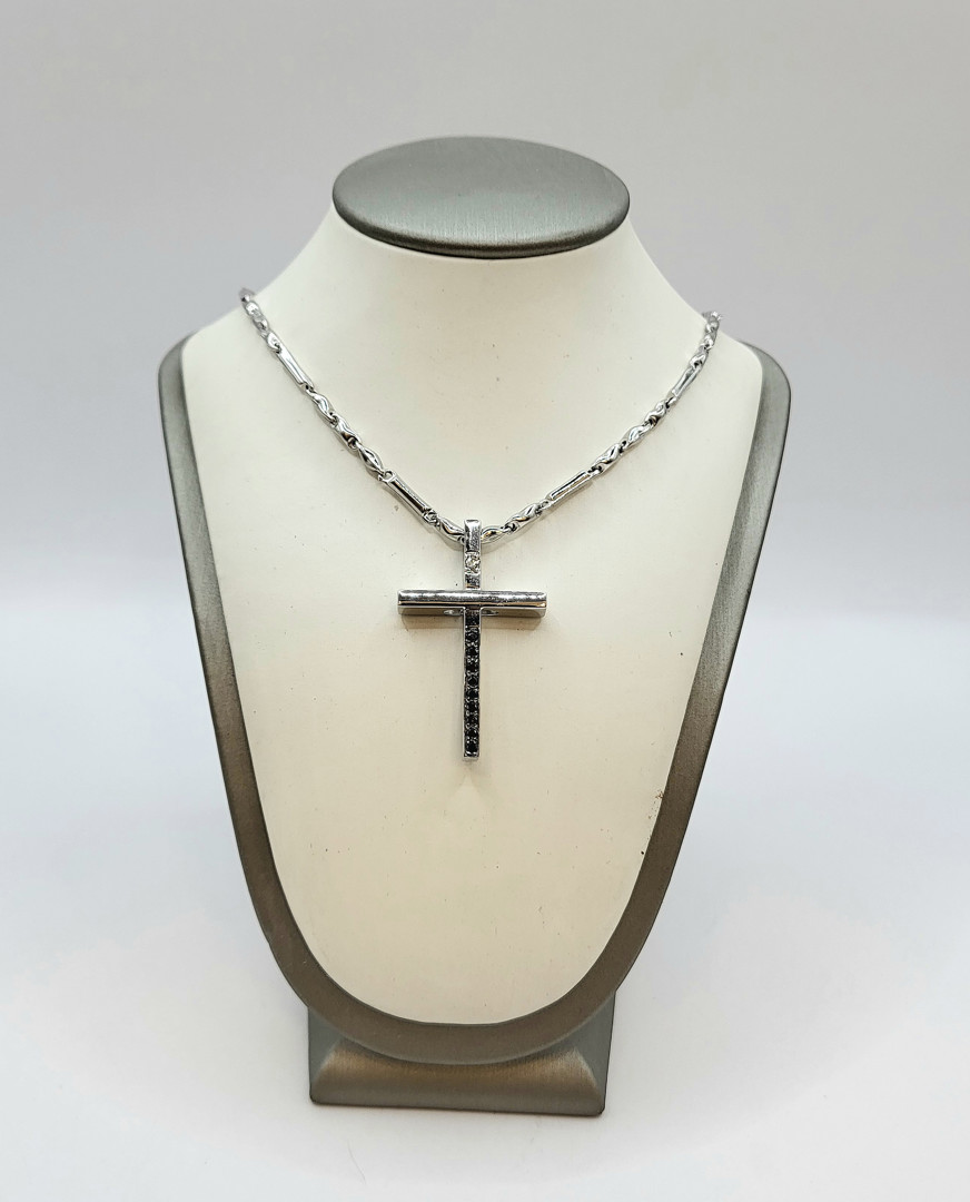 Collana e croce oro diamanti