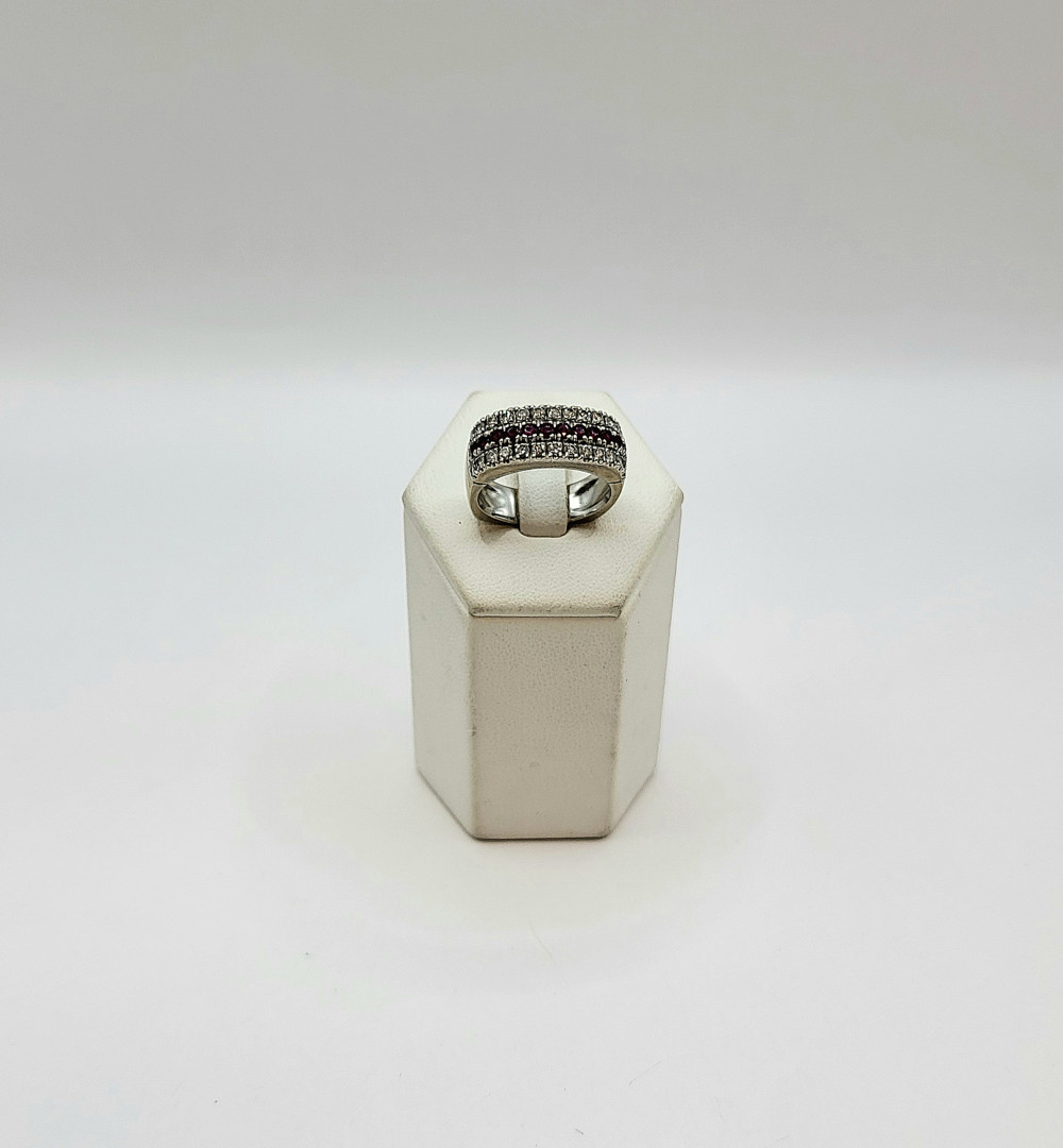 Anello oro pietre diamantini