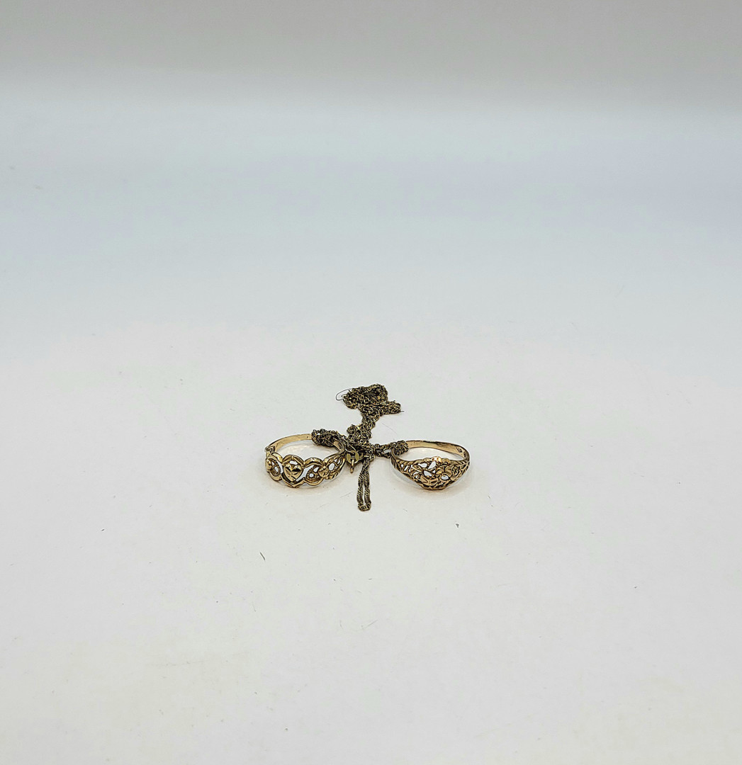 Due anelli e collana oro