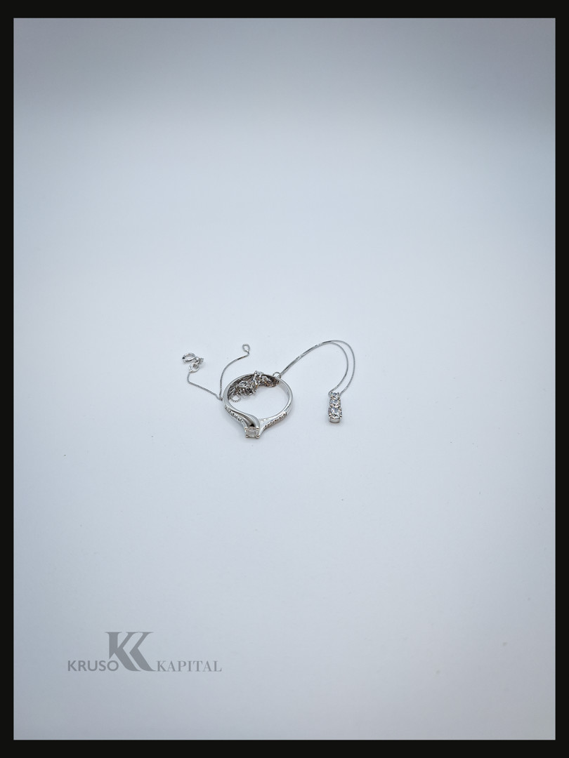Collana e anello oro pietre e diamanti 