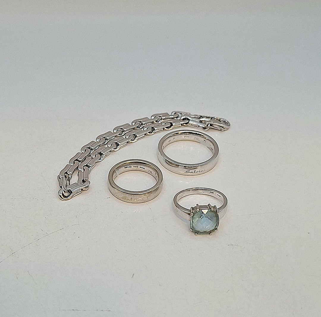 Vari oggetti oro pietra