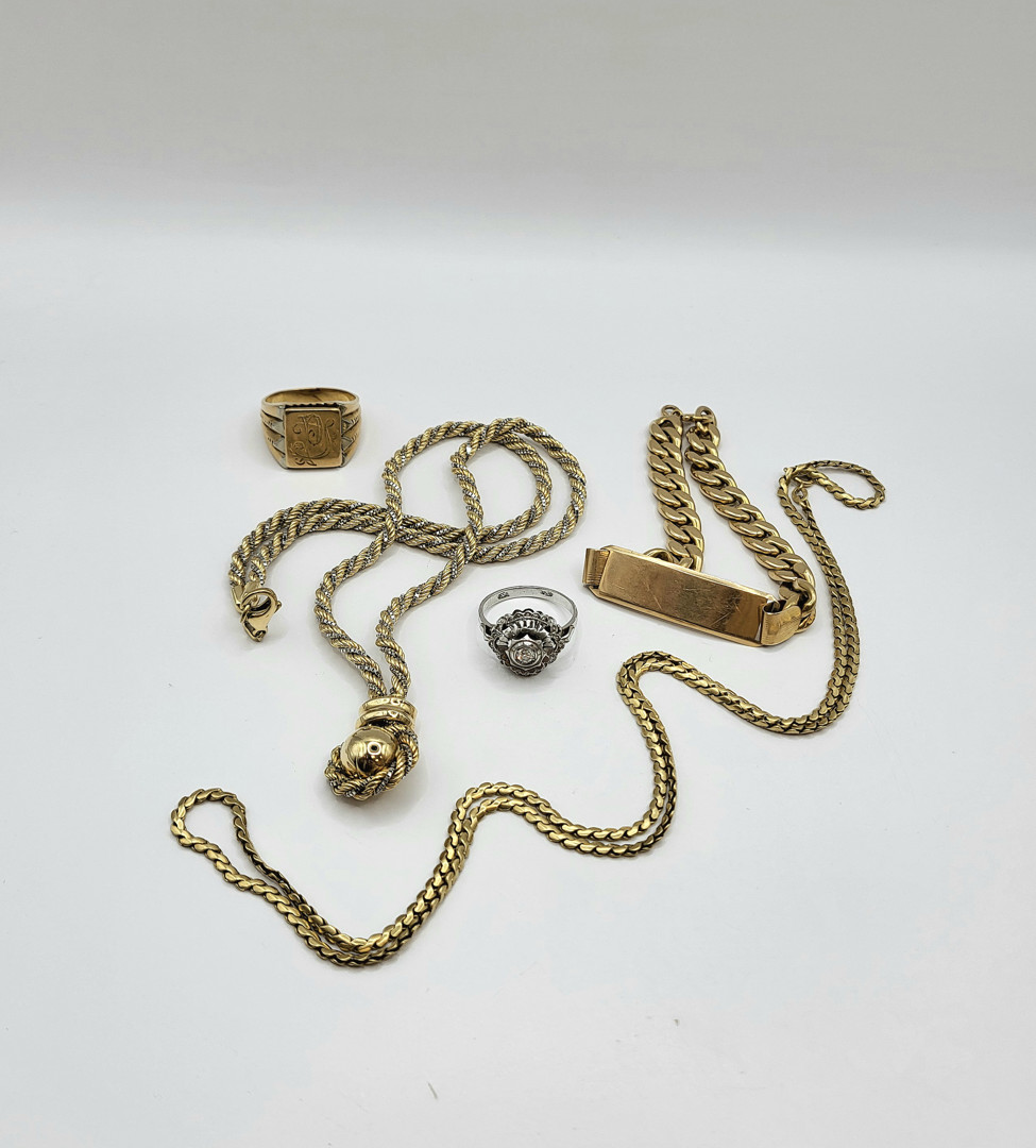 Vari oggetti oro diamantino