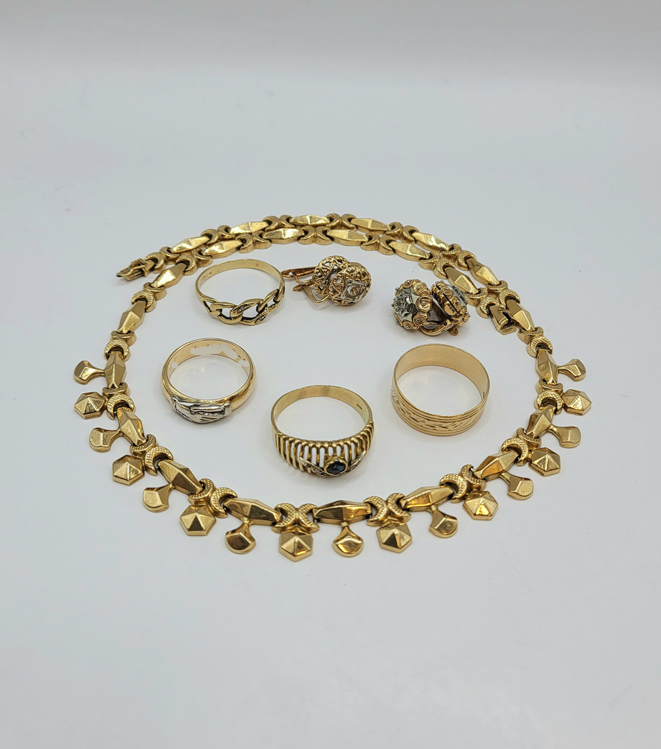 Vari oggetti oro pietre 