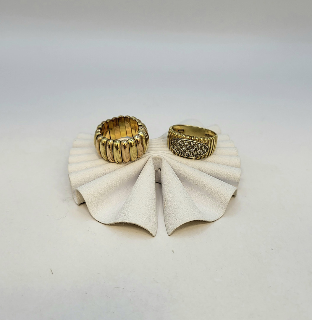 Due anelli oro pietre