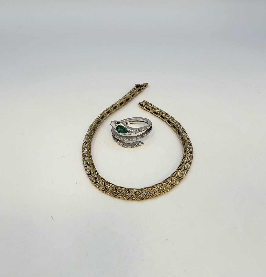 Braccialetto e anello oro pietre