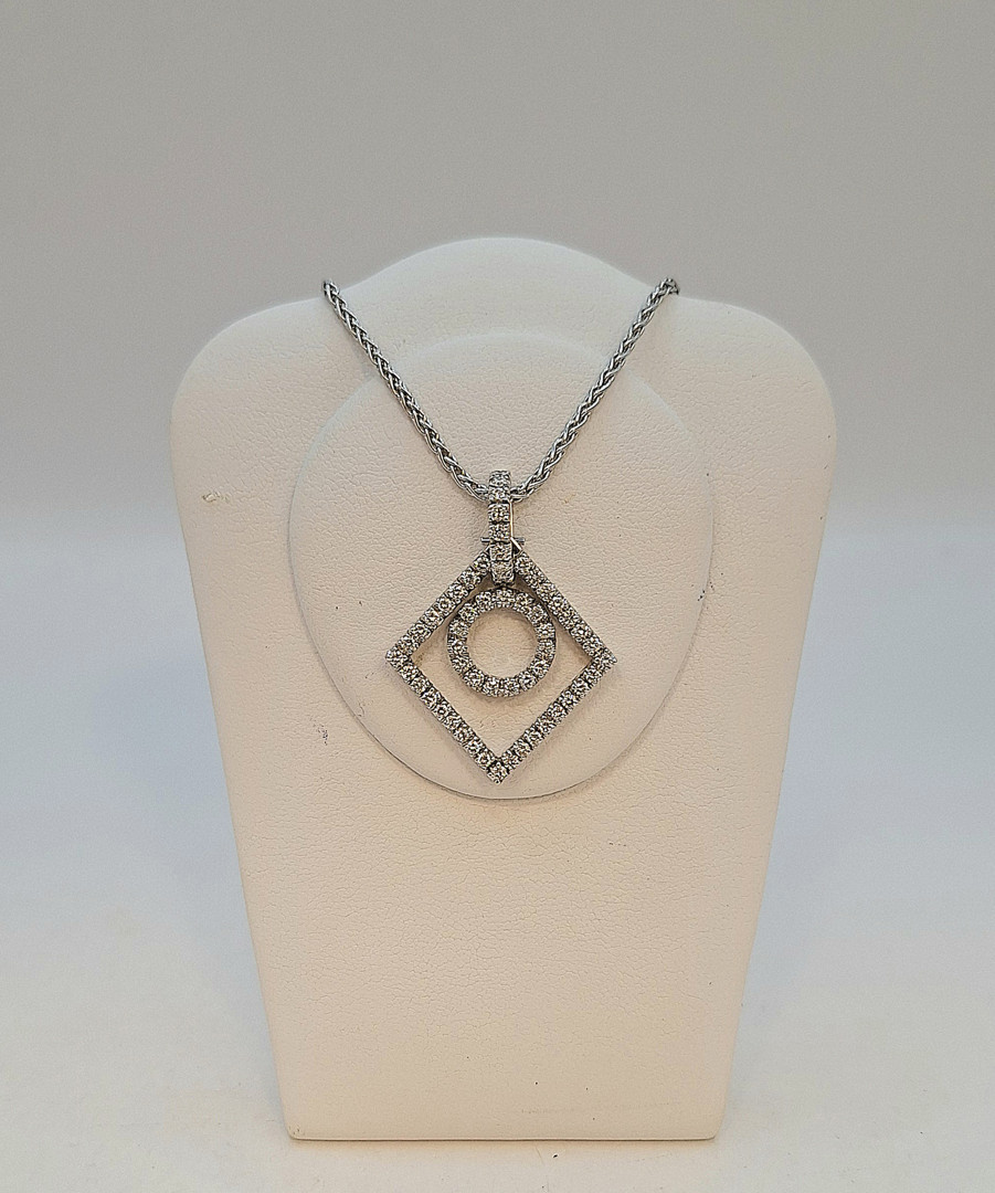 Collana e ciondolo oro diamanti