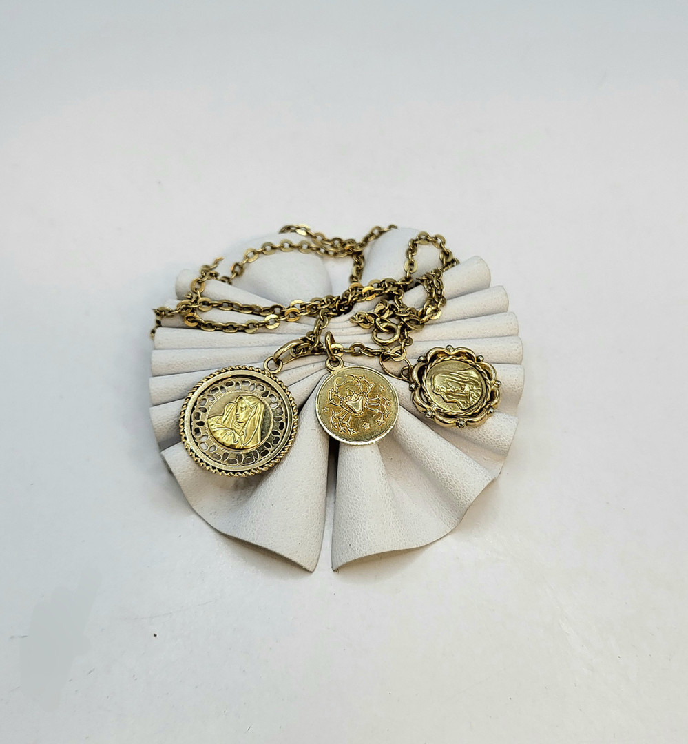 Collana e ciondoli oro