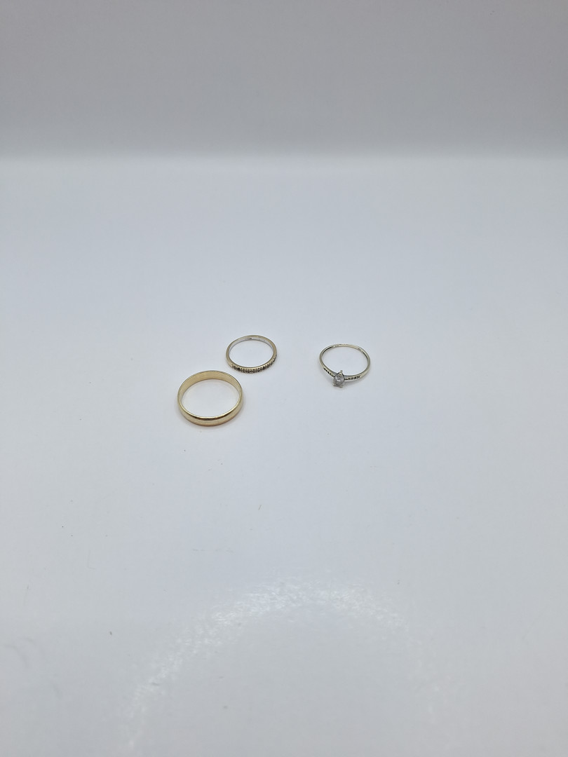 Tre anelli oro pietre