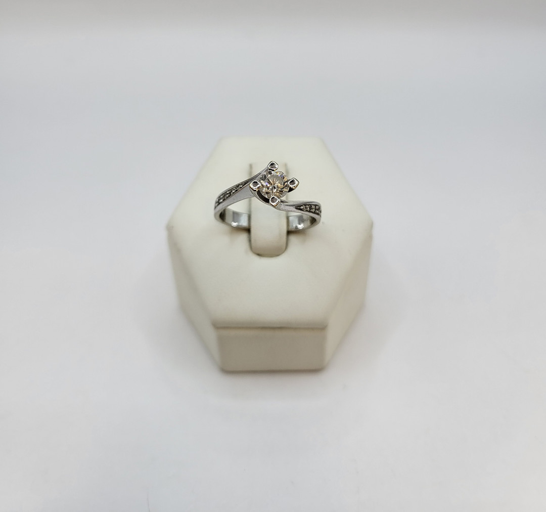 Anello oro diamante e diamantini