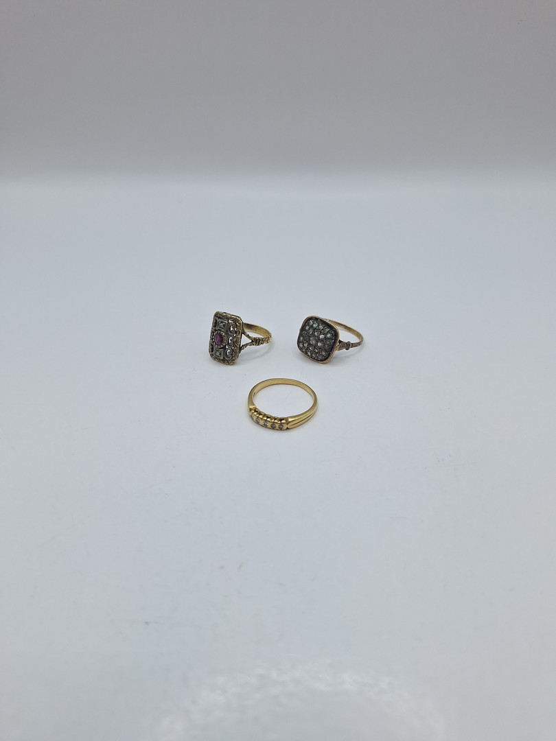 Tre anelli oro argento pietre diamanti