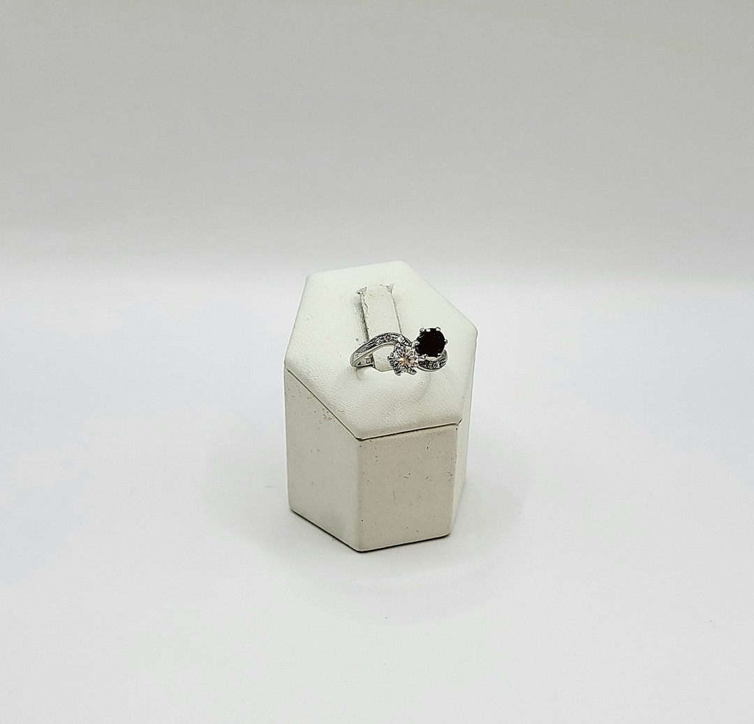 Anello oro pietra diamanti