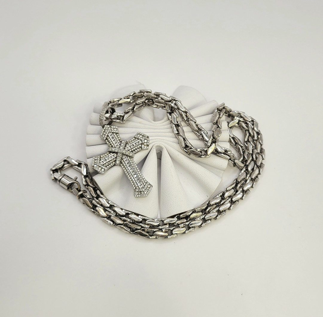 Catena e ciondolo oro diamanti