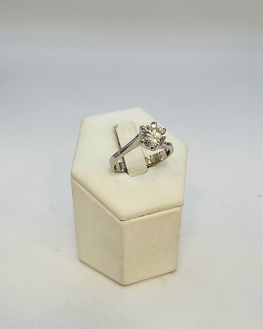 Anello con diamante
