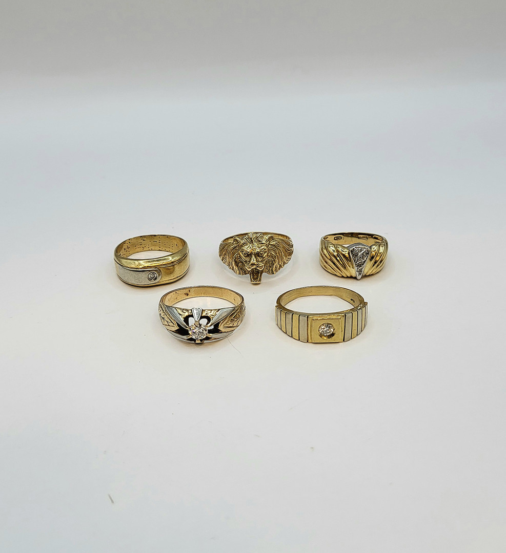 Cinque anelli oro diamanti pietre