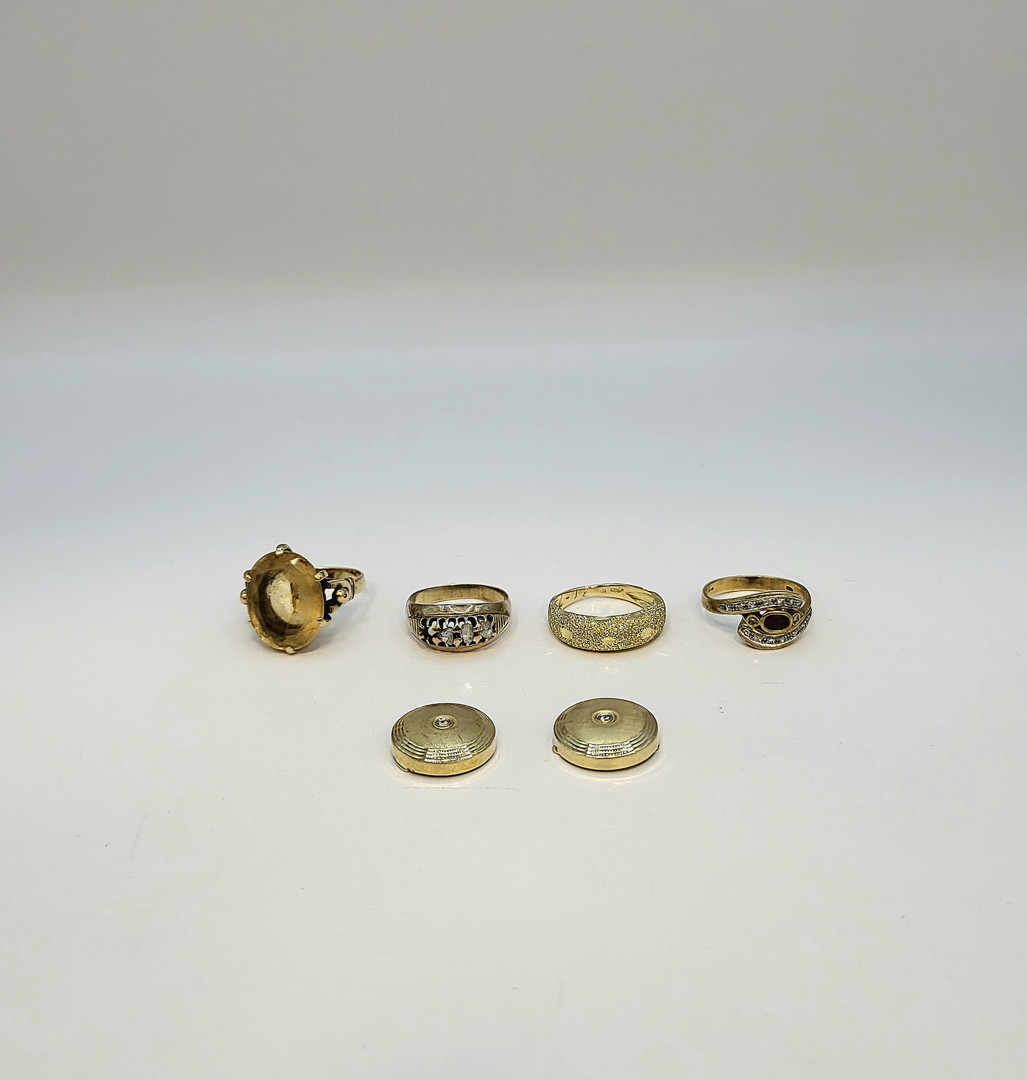 Vari oggetti oro pietre diamantini