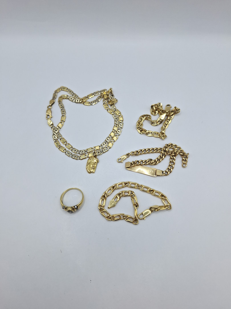 Vari oggetti in oro pietre 