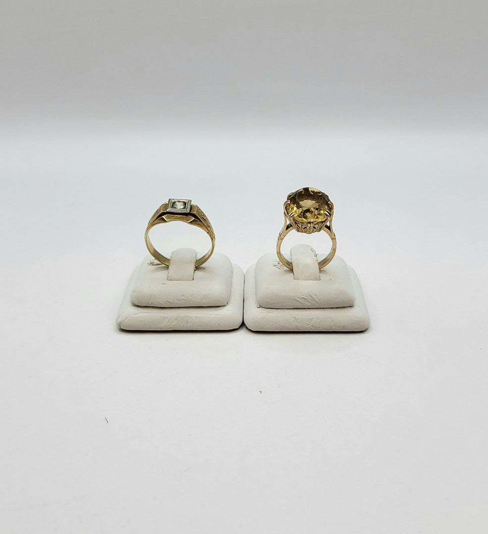 Due anelli oro pietre