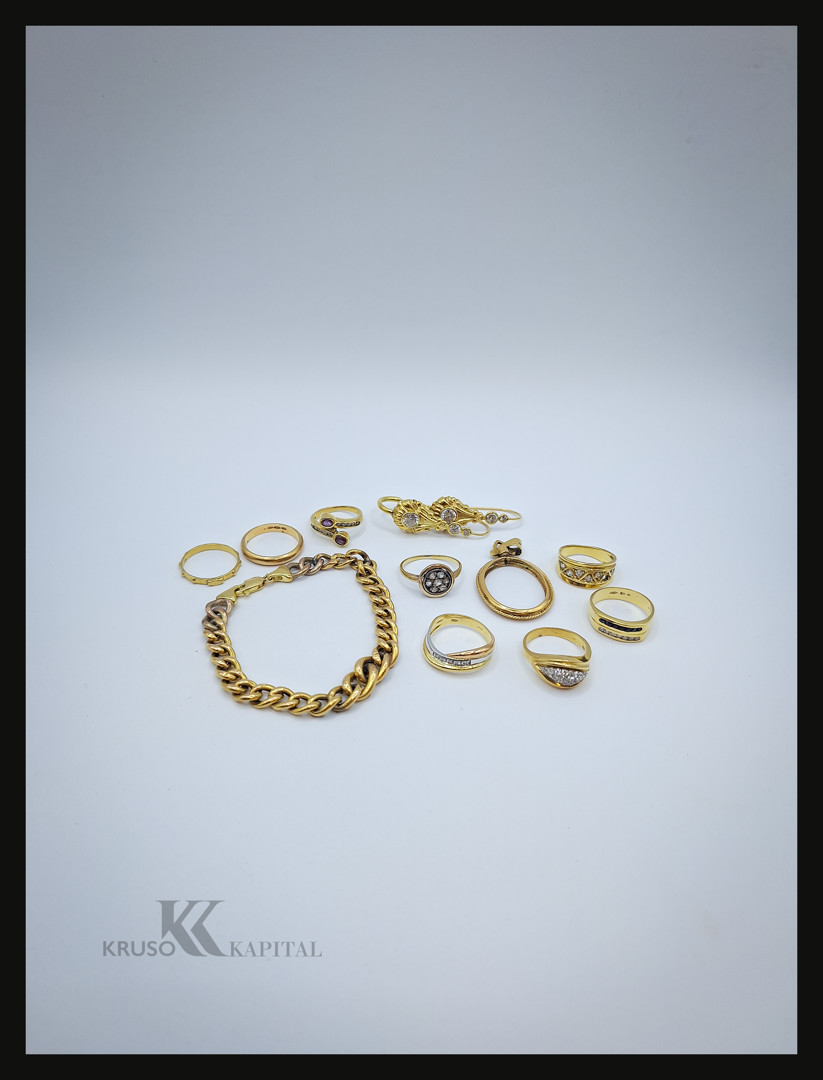 Vari oggetti oro argento diamanti pietre metallo