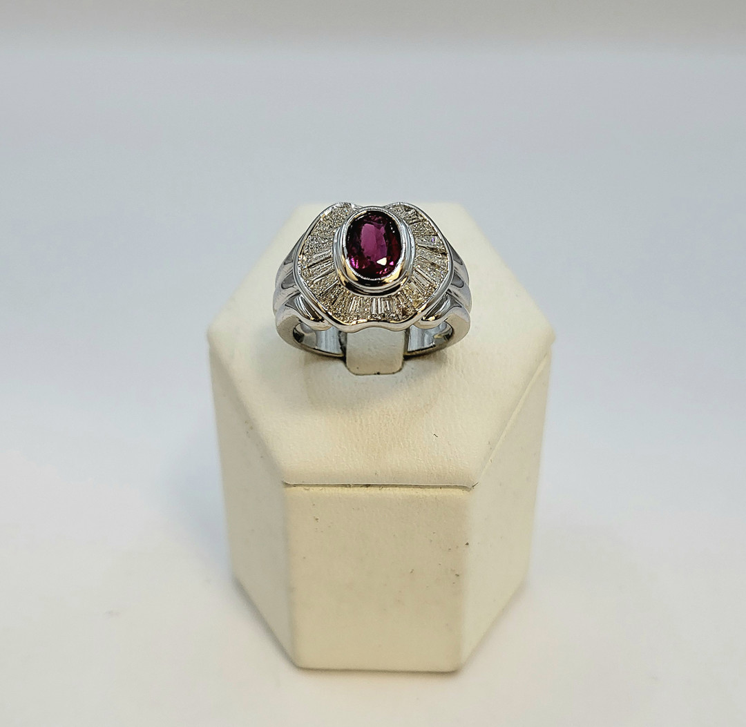 Anello oro pietra diamanti