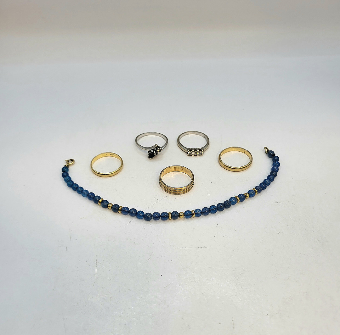 Vari oggetti oro pietre diamantini