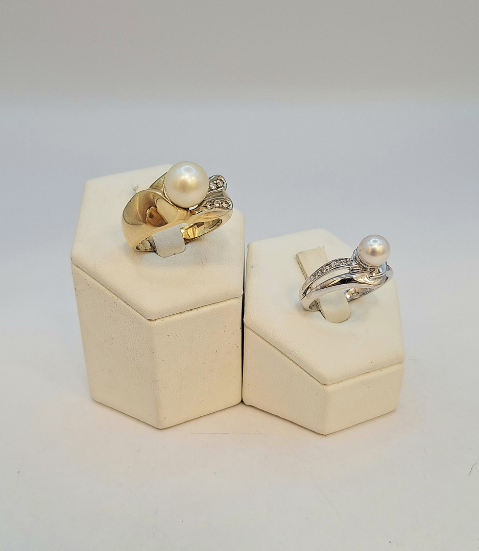 Due anelli oro diamantini perle