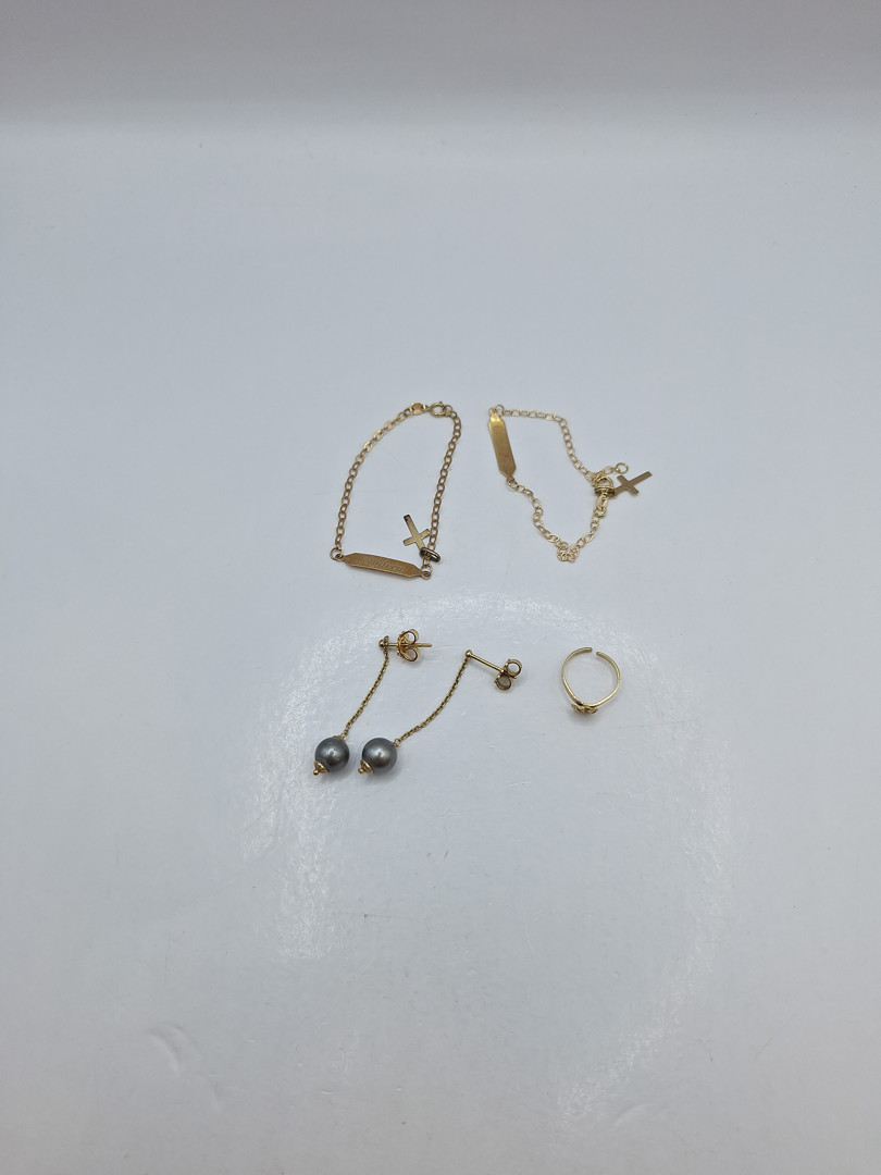 Vari oggetti in oro perle 