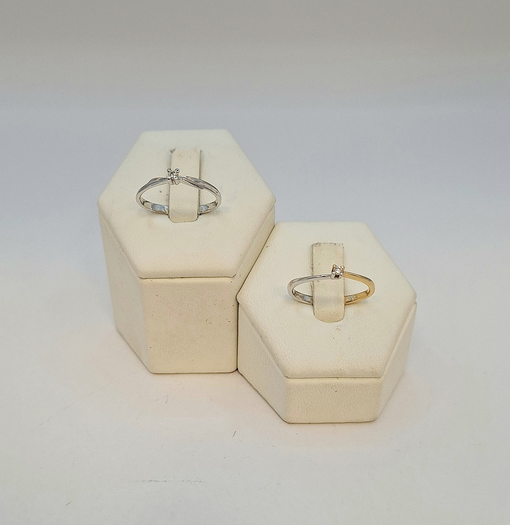 Due anelli oro diamantini