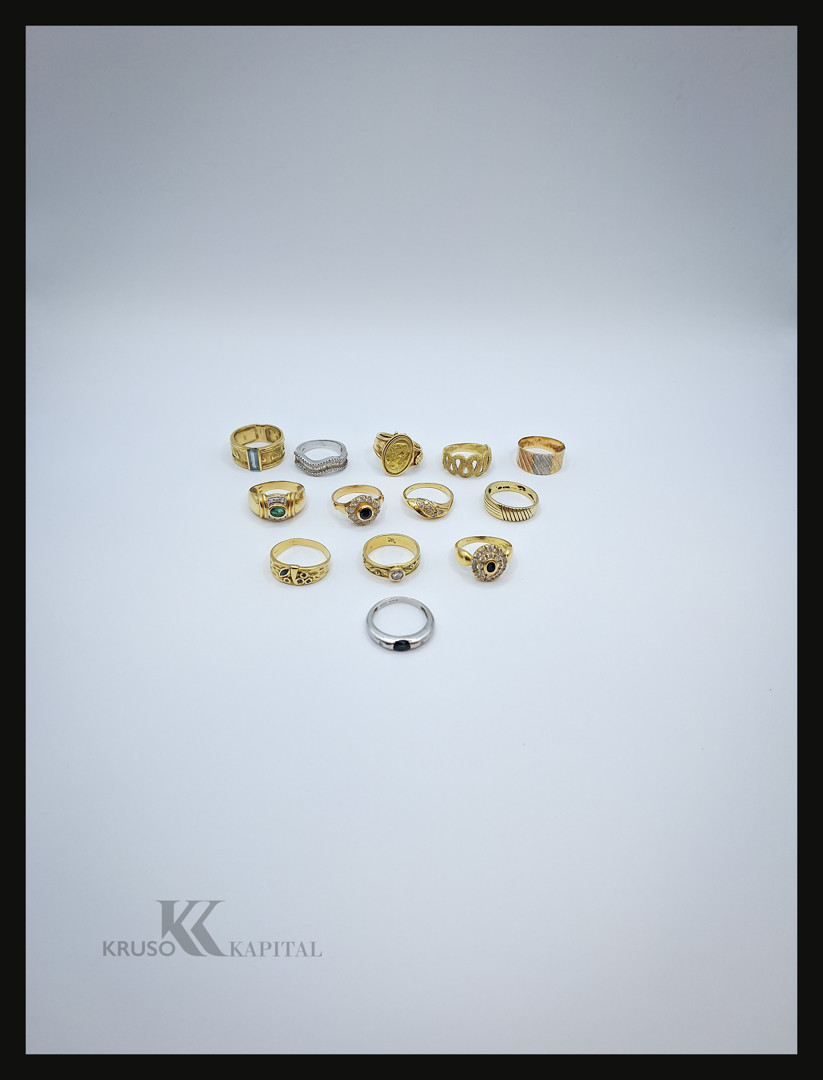 Tredici anelli oro pietre diamanti