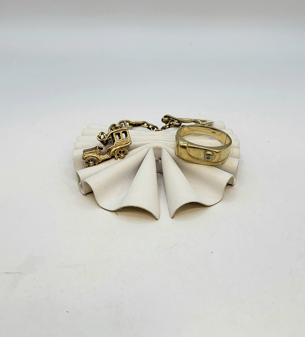 Portachiavi e anello oro pietra