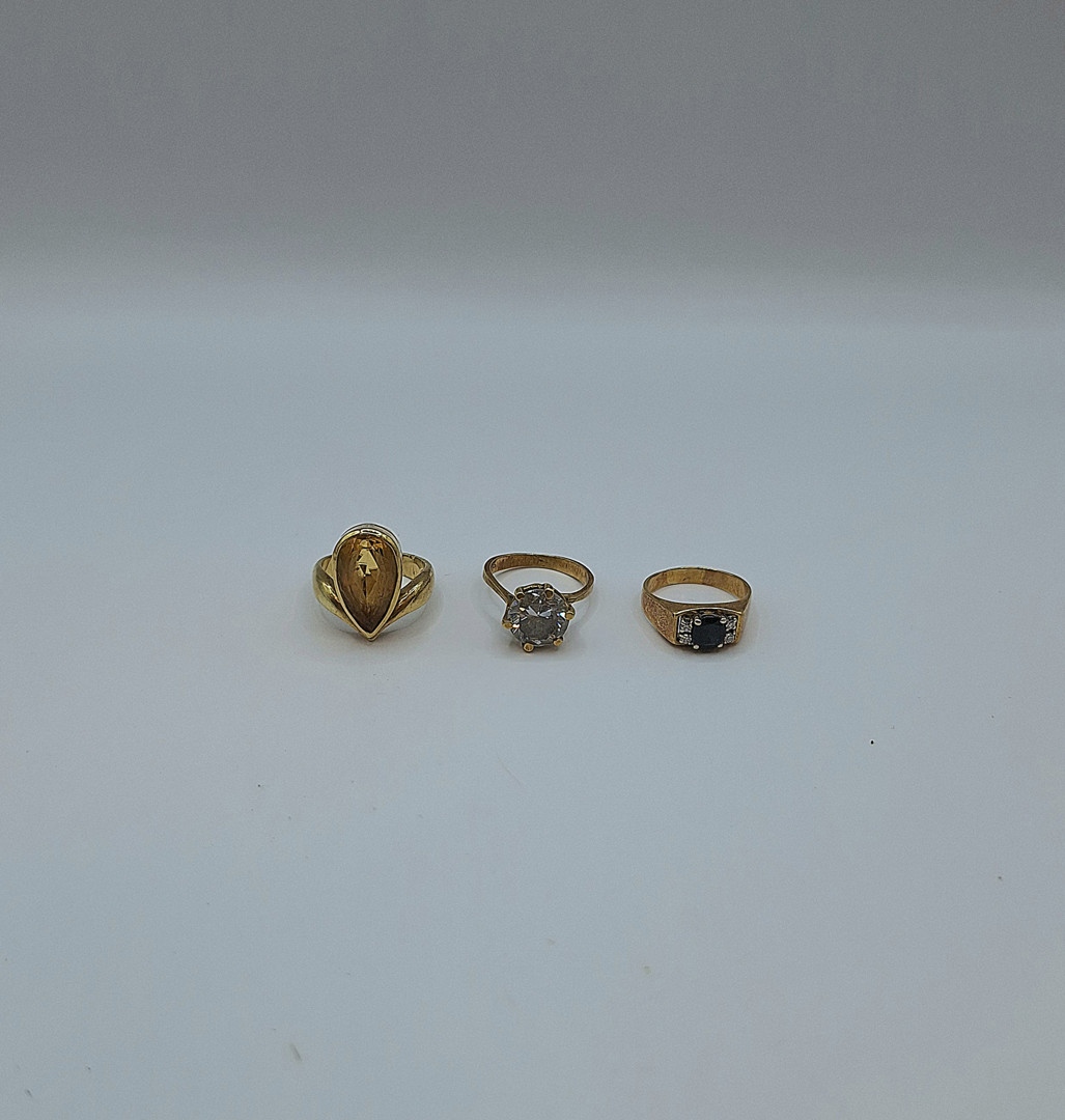 Tre anelli oro pietre diamantini 