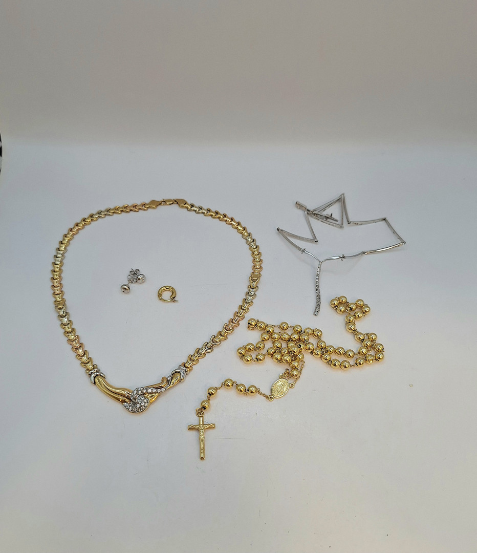 Vari oggetti in oro pietre 