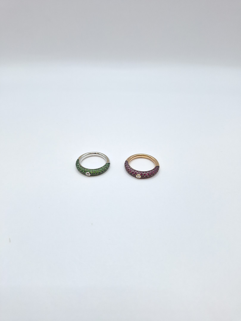 Due anelli oro diamantini pietre