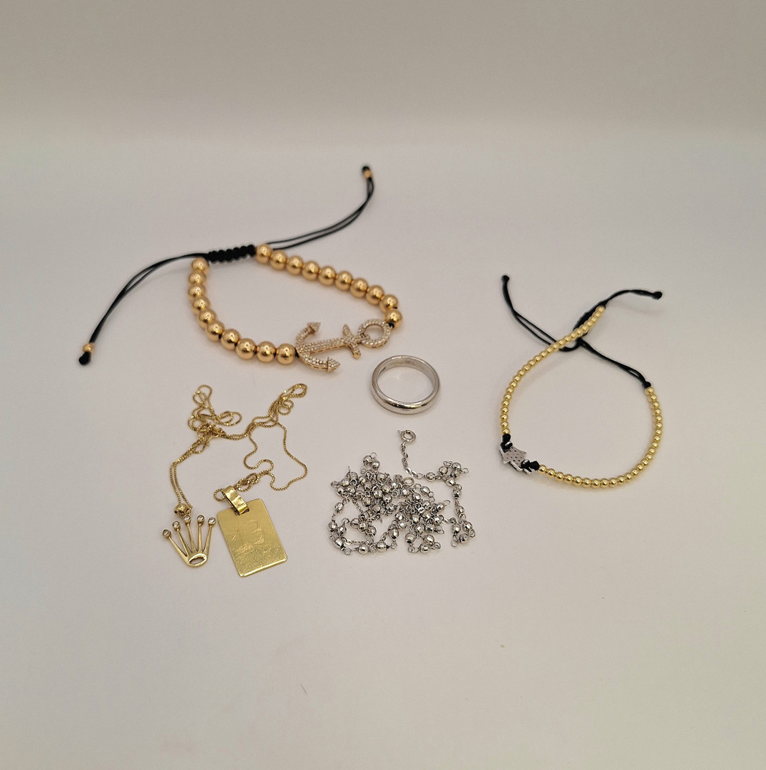 Vari oggetti in oro pietre 