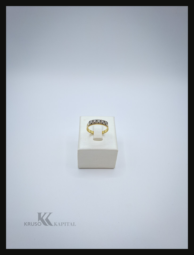 Anello oro con diamantini 