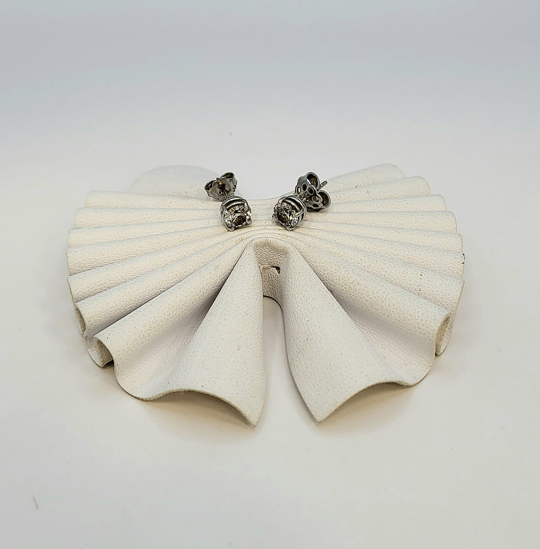 Paio orecchini oro diamanti