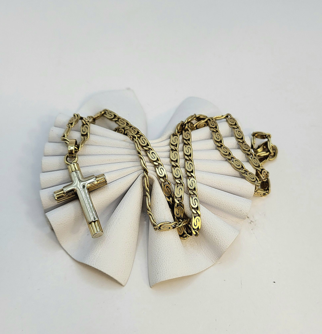 Collana e croce oro