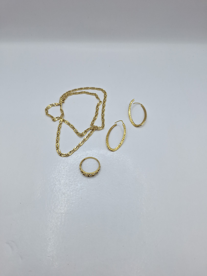 Collana un paio orecchini e anello oro 