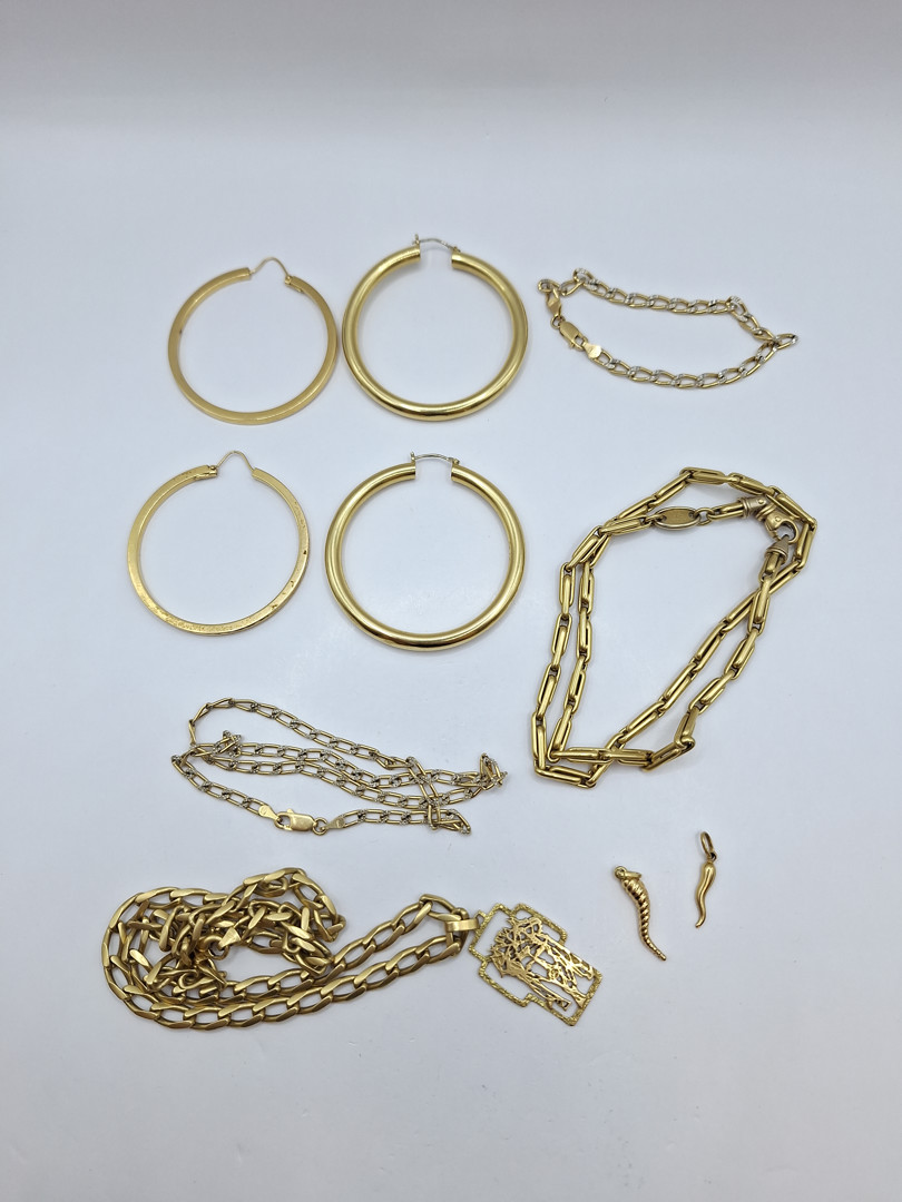 Vari oggetti in oro 