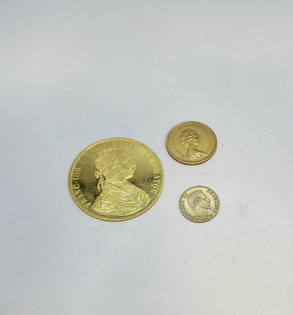 Tre pezzi oro monetato